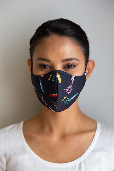 Cloth Face Mask Mockup&nbsp;Free